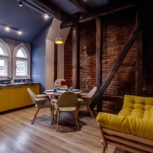 https://leogrand-apartment-on-kniazia-romana-6.hotelslviv.net